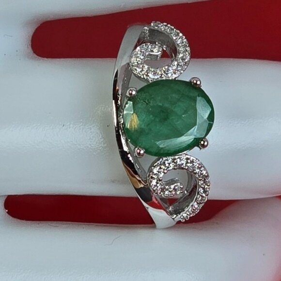 925 Sterling Silver Ring with Natural Emerald Gemstone 9x7mm & CZ - Picture 6 of 9